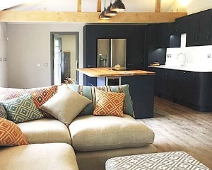 Hambledon LHF Corner Unit in Sanday Linen with Constrasting Scatters