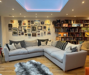 Hambledon Corner Unit in Two Tone Plain Biscuit with Mixed Scatters